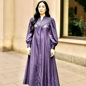 Hollywood VINTAGE 70s MuuMuu HouseDress Nightgown Satin Pockets Zipper Lavender​